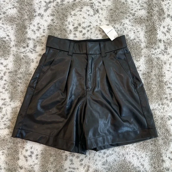 Brand new Abercrombie Vegan Leather black pleated shorts - Picture 1 of 3